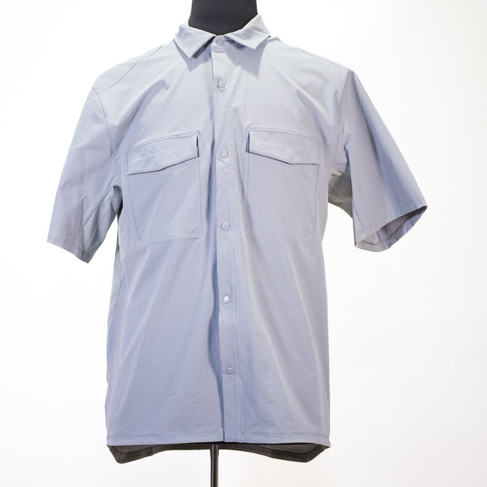 Lululemon Men’s Short Sleeve Snap Button Shirt – Blue/Gray – Size XL –Never Worn